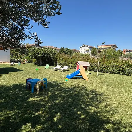 Nyaraló La Depandance Con Giardino Pescara *